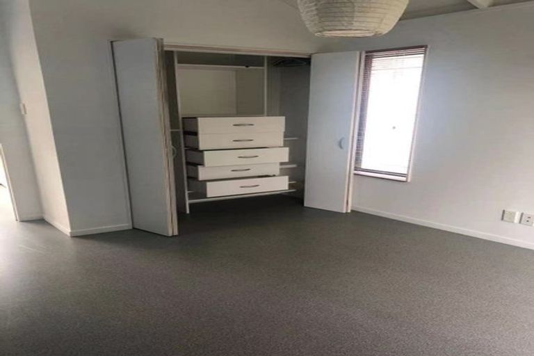 Photo of property in 58 Gladstone Road, Northcote, Auckland, 0627