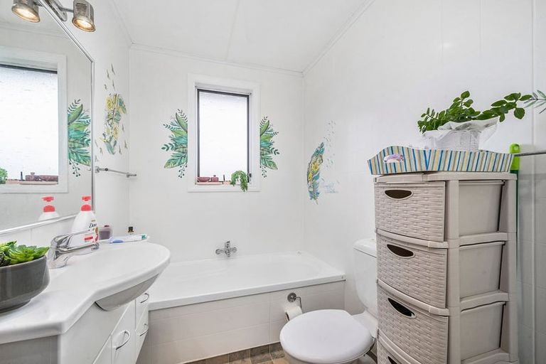 Photo of property in 2/964 High Street, Avalon, Lower Hutt, 5011