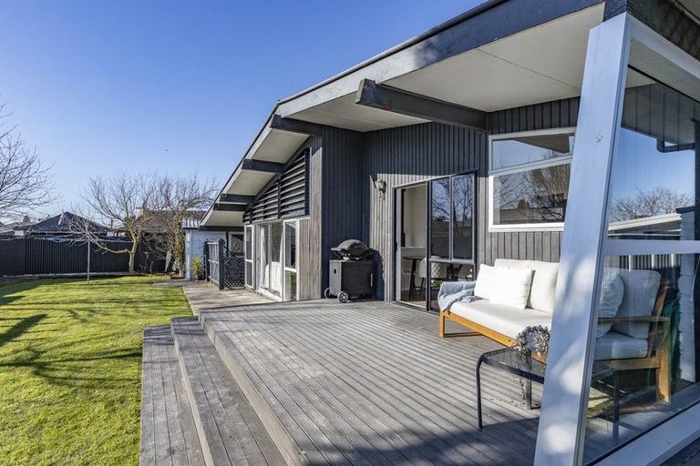 Photo of property in 2 Watson Place, Rangiora, 7400