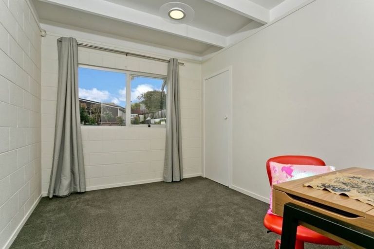 Photo of property in 8 Longwood Place, Forrest Hill, Auckland, 0620