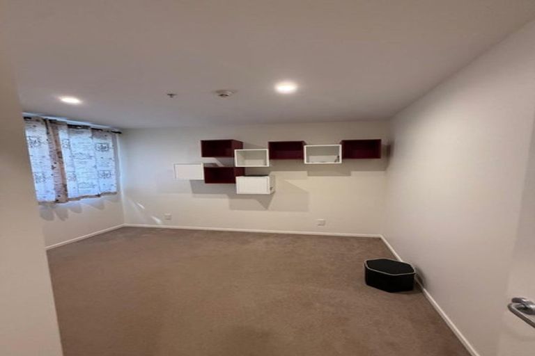 Photo of property in 5/160c Hobsonville Point Road, Hobsonville, Auckland, 0616
