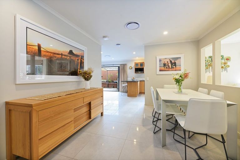 Photo of property in 15 Graven Court, Henderson, Auckland, 0612