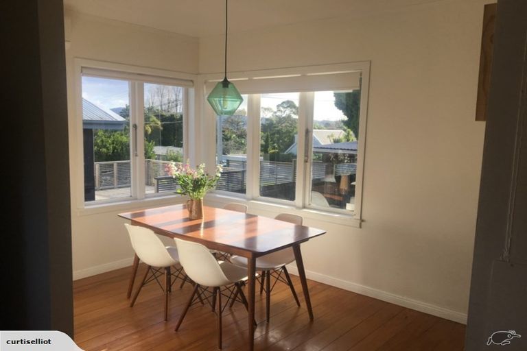 Photo of property in 18 Norman Road, Titirangi, Auckland, 0604