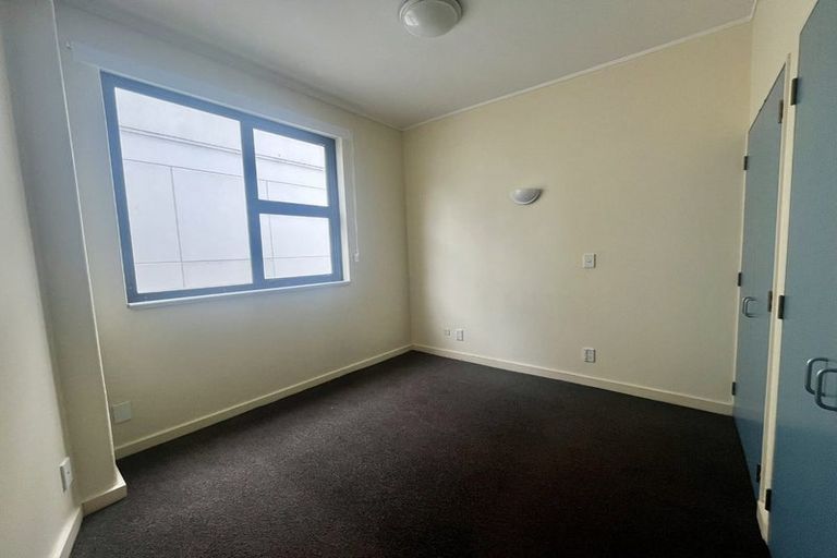 Photo of property in 17 Kent Terrace - Kent Apartments, 3e/16 Kent Terrace, Mount Victoria, Wellington, 6011