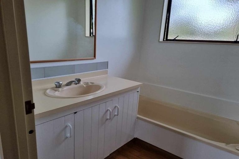 Photo of property in 17 Lee Road, Hannahs Bay, Rotorua, 3010