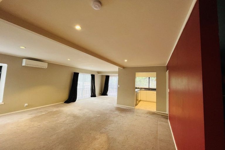 Photo of property in 2/4 Rakaia Rise, Clover Park, Auckland, 2019