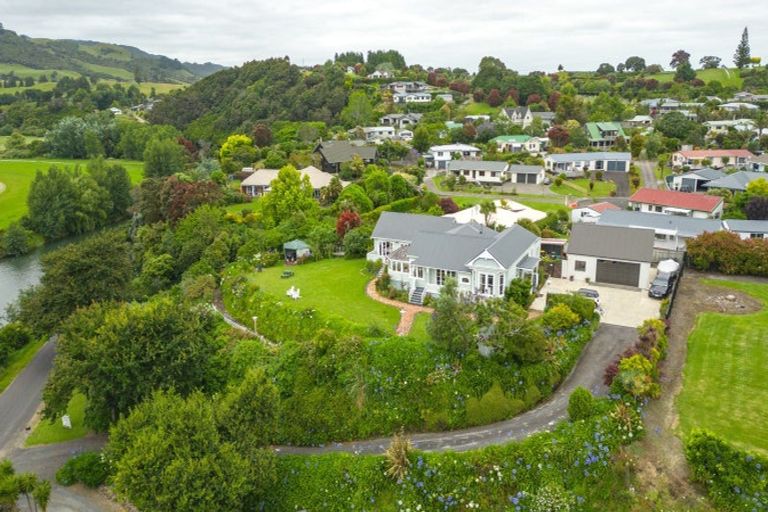 Photo of property in Cotswold Cottage B & B, 46 Maramarahi Road, Thames, 3578