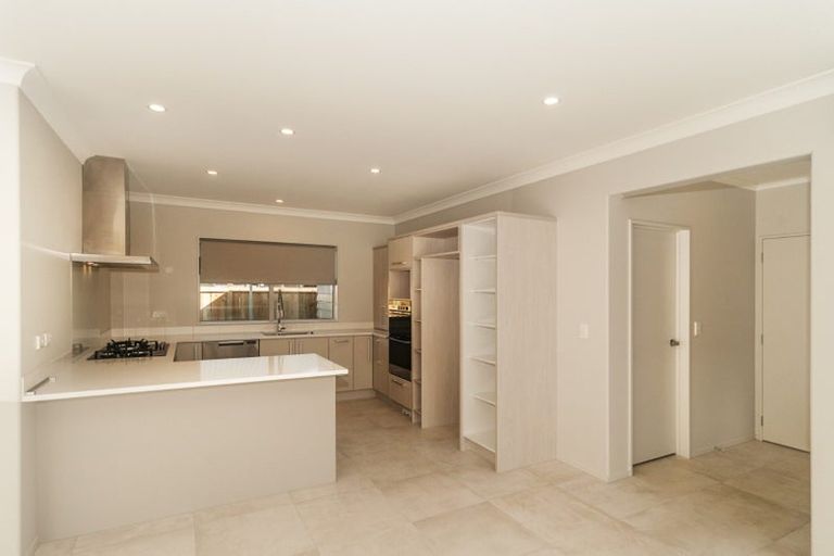 Photo of property in 10 Kabardin Street, Karaka, Papakura, 2113