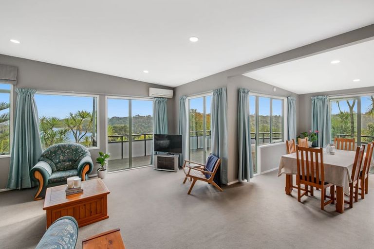 Photo of property in 2/9 Pemberton Avenue, Bayview, Auckland, 0629
