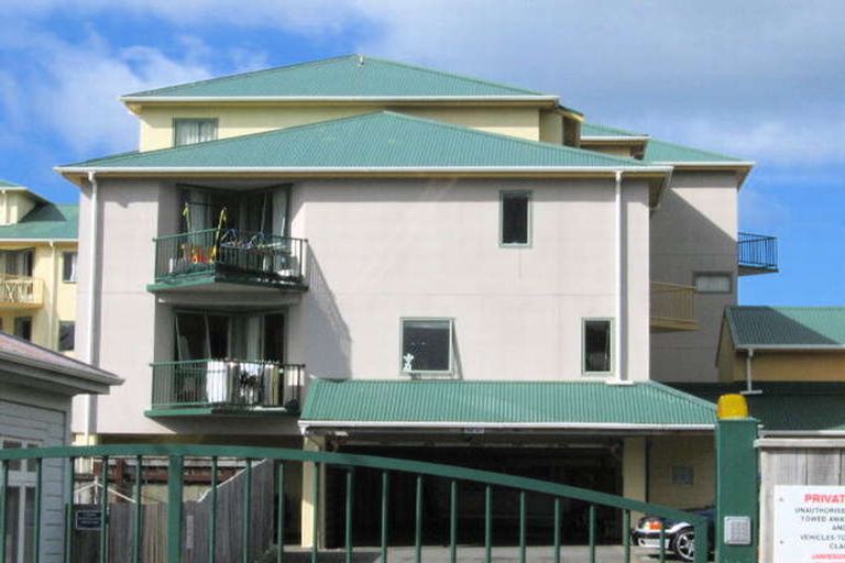 Photo of property in Palm Grove Apartments, 14/13d Palm Grove, Berhampore, Wellington, 6023