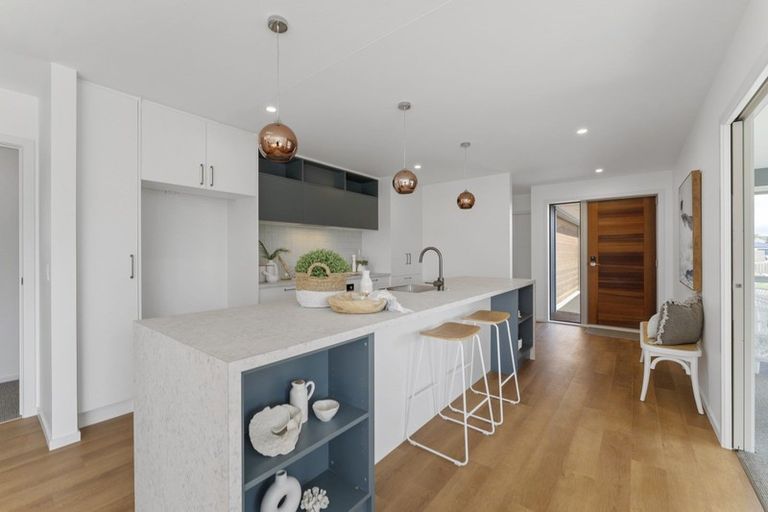 Photo of property in 18 Karearea Avenue, Waikanae, 5036