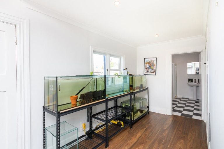 Photo of property in 84 Featherston Street, Takaro, Palmerston North, 4412