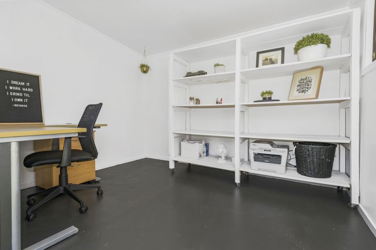 Photo of property in 47 Rua Road, Glen Eden, Auckland, 0602