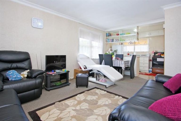 Photo of property in 2/100 Coronation Road, Papatoetoe, Auckland, 2025