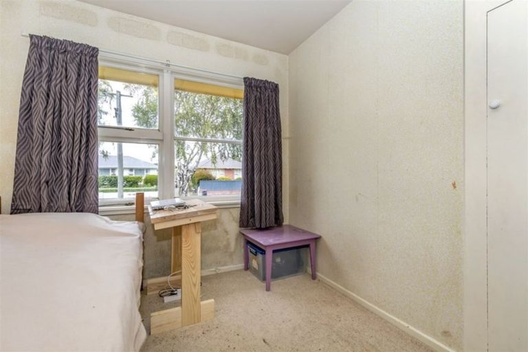 Photo of property in 1 Brookby Crescent, Avonhead, Christchurch, 8042