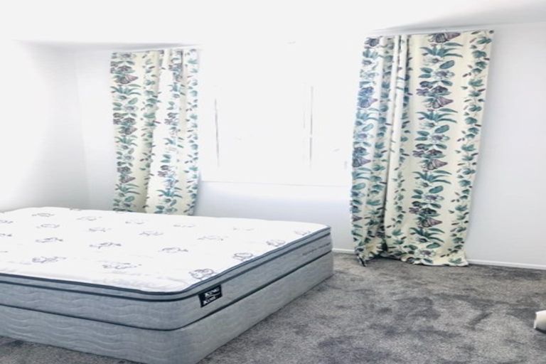 Photo of property in 9 Humphrey Kemp Avenue, Henderson, Auckland, 0612