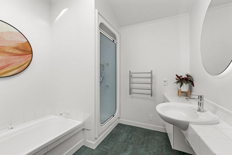 Photo of property in 21 Busby Hill, Havelock North, 4130