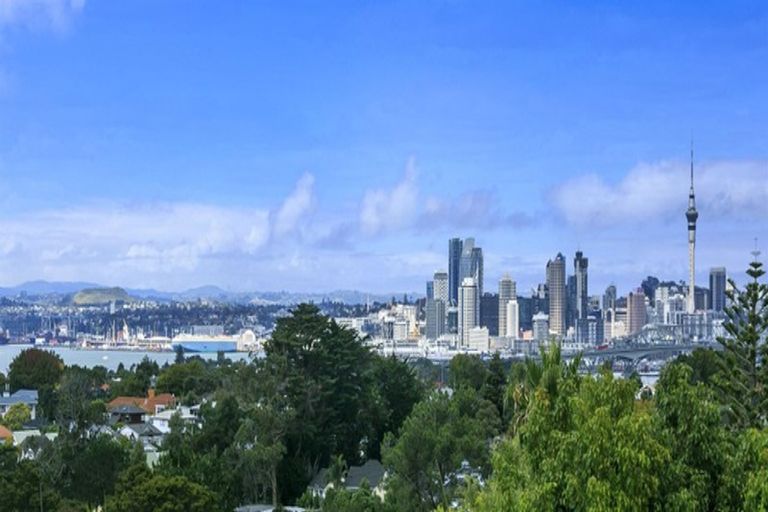 Photo of property in 1/8 City View Terrace, Birkenhead, Auckland, 0626