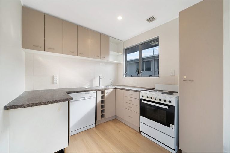 Photo of property in 24a/1 Waimumu Road, Massey, Auckland, 0614