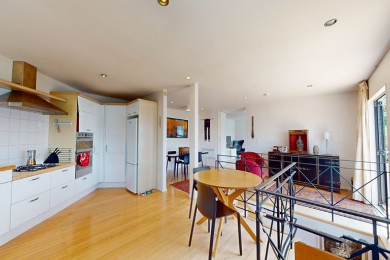 Photo of property in 79u2 Grafton Road, Roseneath, Wellington, 6011
