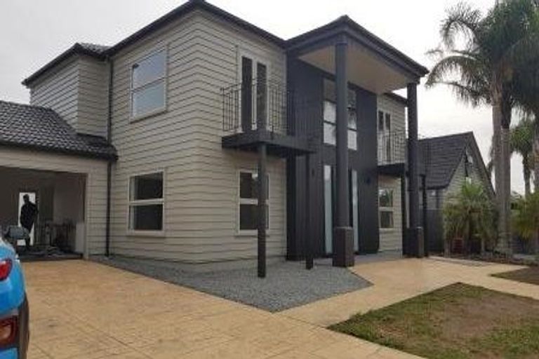 Photo of property in 6 Mansion Court, West Harbour, Auckland, 0618