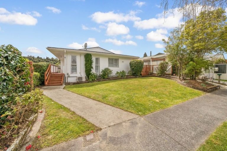 Photo of property in 19a Gemstone Drive, Birchville, Upper Hutt, 5018