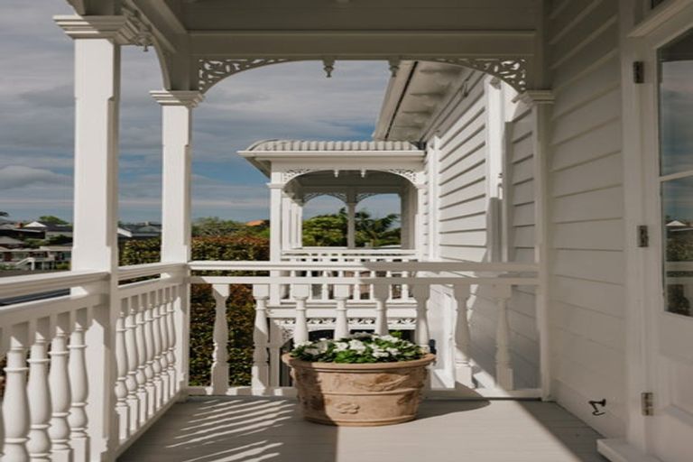 Photo of property in 31 Richmond Avenue, Northcote Point, Auckland, 0627