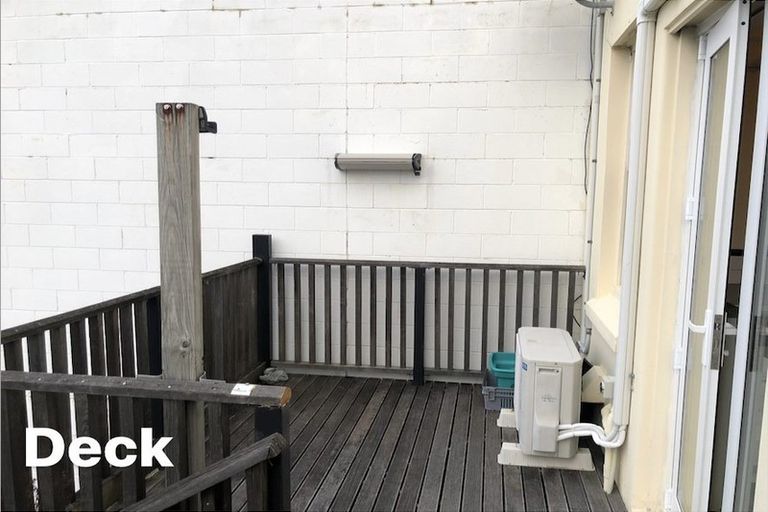 Photo of property in Chatsworth Flats, 23u5 Pirie Street, Mount Victoria, Wellington, 6011