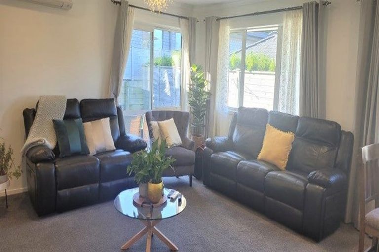 Photo of property in 19 Mooring Close, Whitby, Porirua, 5024