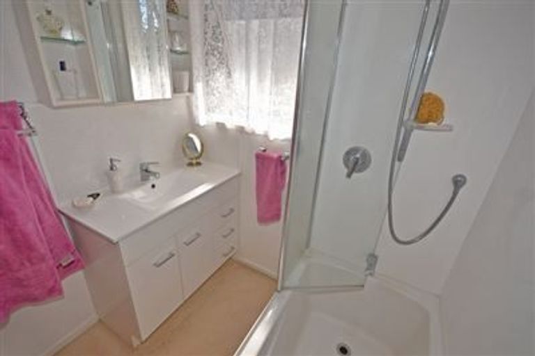 Photo of property in 7 Pipitea Place, Massey, Auckland, 0614