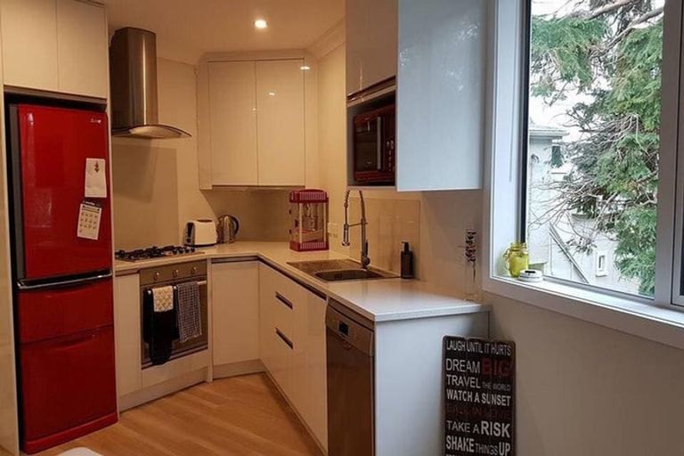 Photo of property in 87b Kelburn Parade, Kelburn, Wellington, 6012