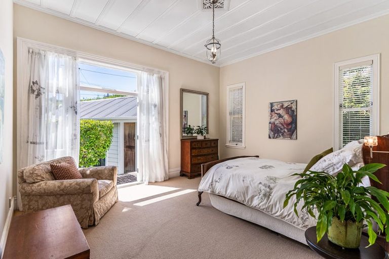 Photo of property in 31 Shoal Bay Road, Devonport, Auckland, 0624