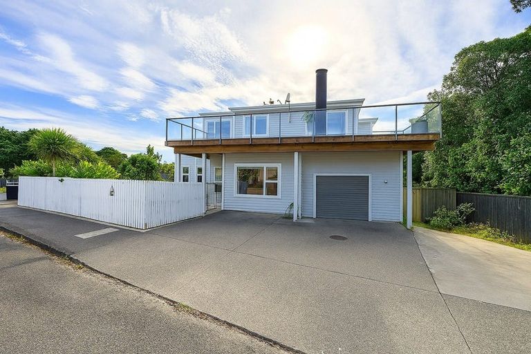Photo of property in 4 School Road, Plimmerton, Porirua, 5026