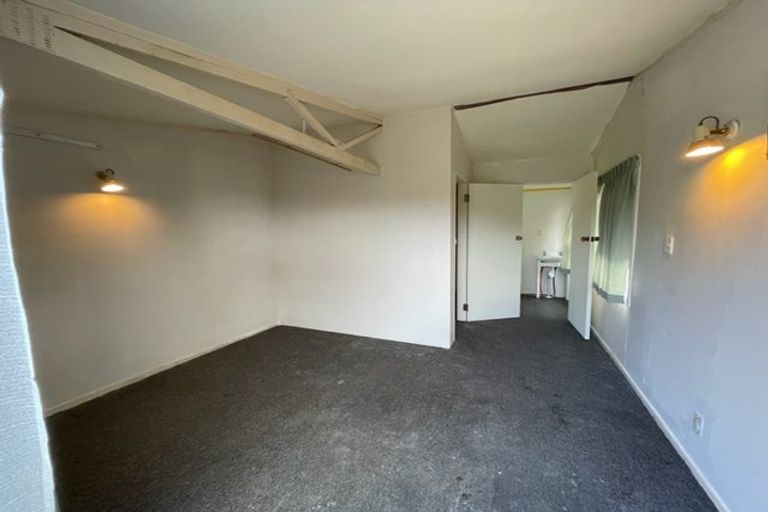 Photo of property in 22 Cliff View Drive, Green Bay, Auckland, 0604