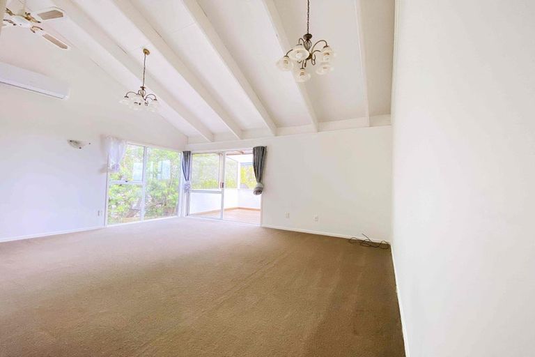 Photo of property in 29 Santiago Crescent, Unsworth Heights, Auckland, 0632