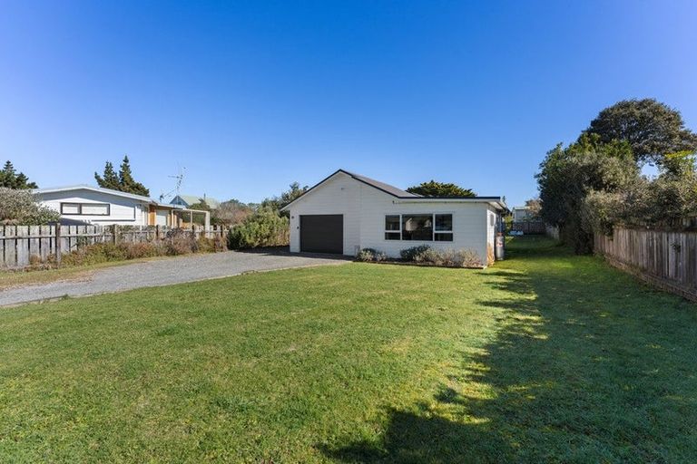 Photo of property in 27 Sarah Street, Waikawa Beach, Levin, 5573