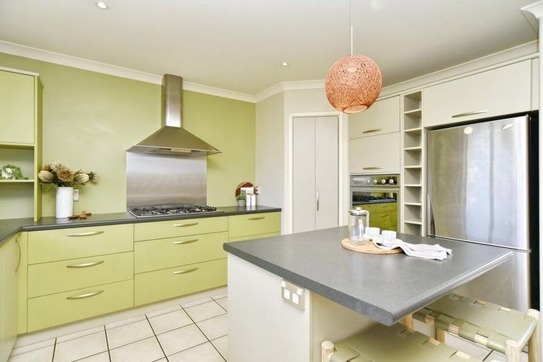 Photo of property in 8 Ross Place, Northwood, Christchurch, 8051