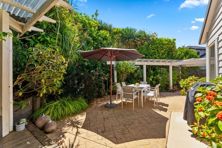 Photo of property in 10a Scarboro Terrace, Murrays Bay, Auckland, 0630