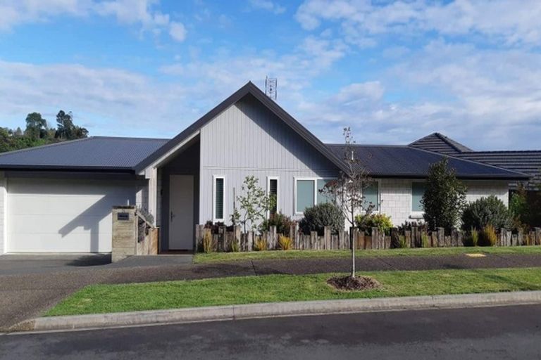 Photo of property in 24 Rochfort Crescent, Pyes Pa, Tauranga, 3112