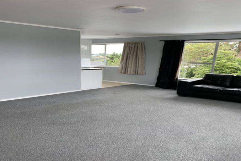 Photo of property in 2/65 Cliff View Drive, Green Bay, Auckland, 0604