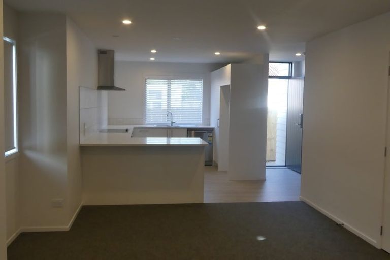 Photo of property in 4/504 Don Buck Road, Massey, Auckland, 0614