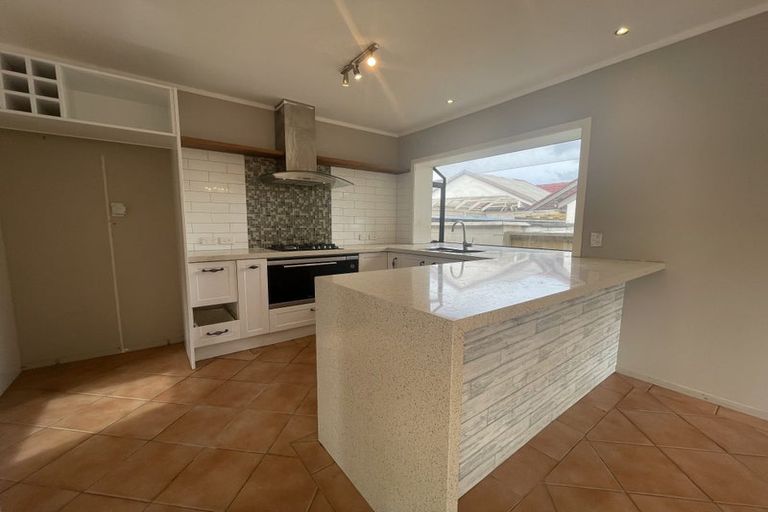 Photo of property in 42 Merriefield Avenue, Forrest Hill, Auckland, 0620