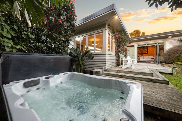 Photo of property in 19 Galbraith Avenue, Beerescourt, Hamilton, 3200