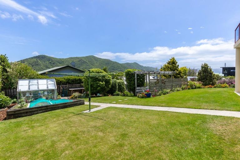 Photo of property in 14 Moana View Road, Waikawa, Picton, 7220