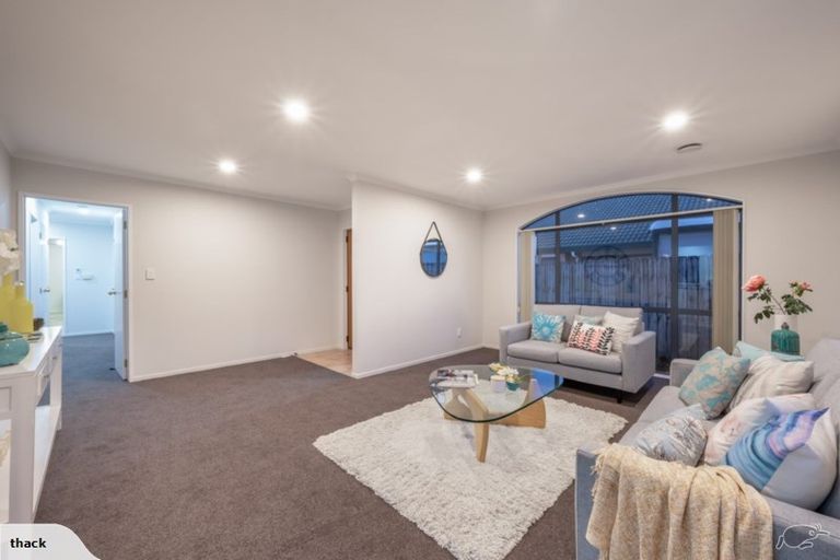 Photo of property in 3 Naul Place, East Tamaki Heights, Auckland, 2016