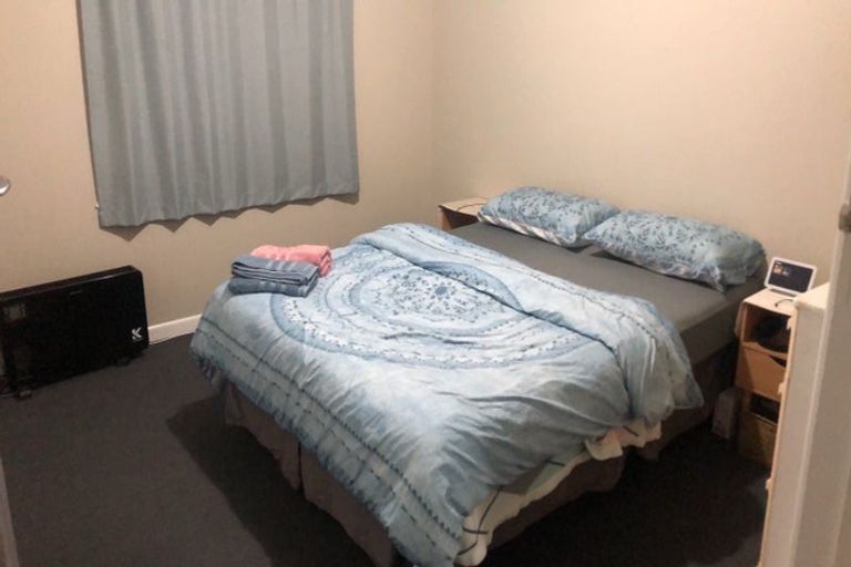 Photo of property in 3 Salford Street, Newlands, Wellington, 6037