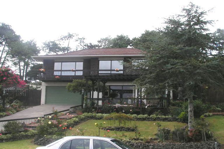 Photo of property in 3 Longwood Place, Forrest Hill, Auckland, 0620