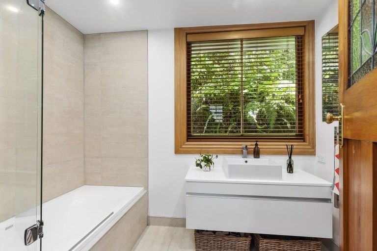 Photo of property in 57 Garden Road, Northland, Wellington, 6012