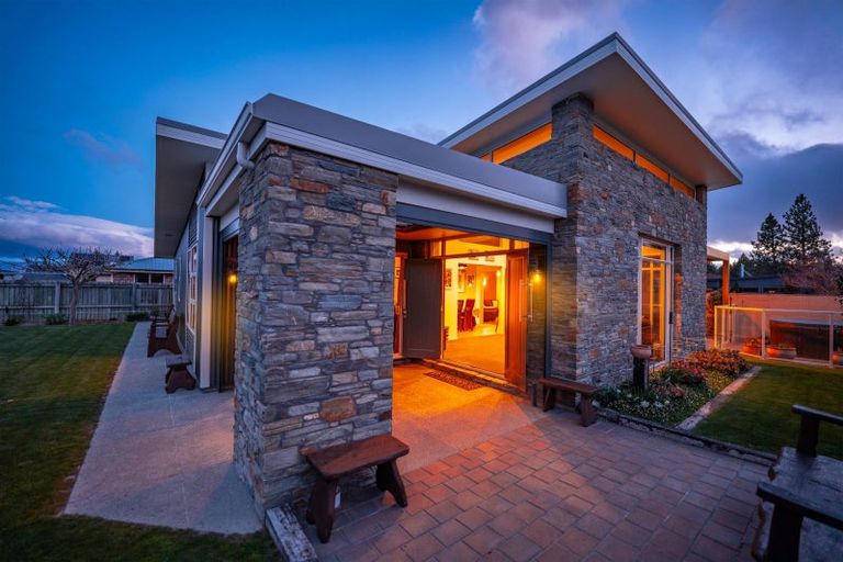 Photo of property in 31 Rhoboro Road, Twizel, 7901