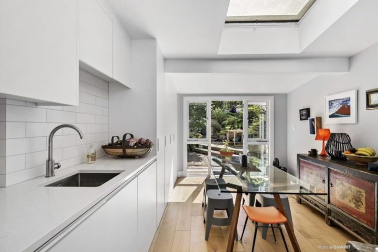 Photo of property in 21 Lower Watt Street, Wadestown, Wellington, 6012